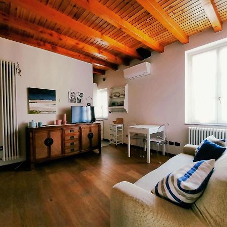 Antica Corte, Bilocale Nel Centro Storico Di Como Appartement Buitenkant foto