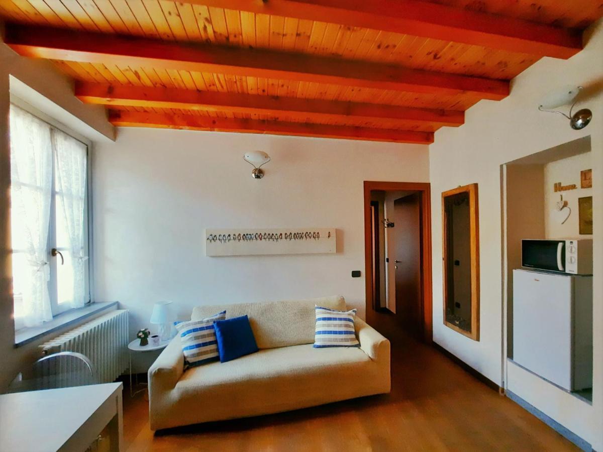 Antica Corte, Bilocale Nel Centro Storico Di Como Appartement Buitenkant foto