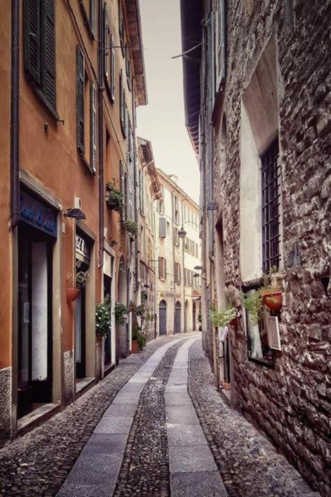 Antica Corte, Bilocale Nel Centro Storico Di Como Appartement Buitenkant foto
