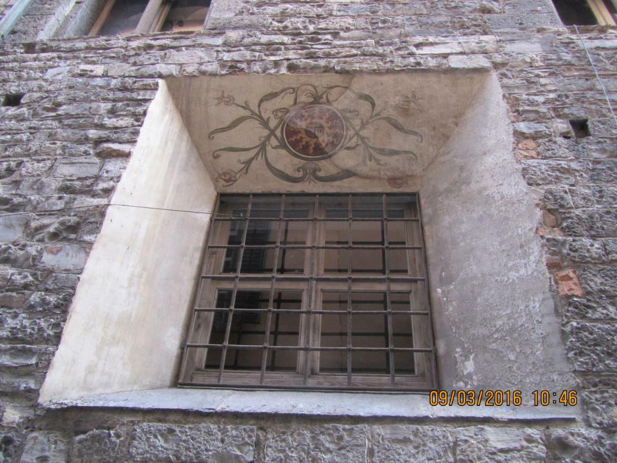 Antica Corte, Bilocale Nel Centro Storico Di Como Appartement Buitenkant foto